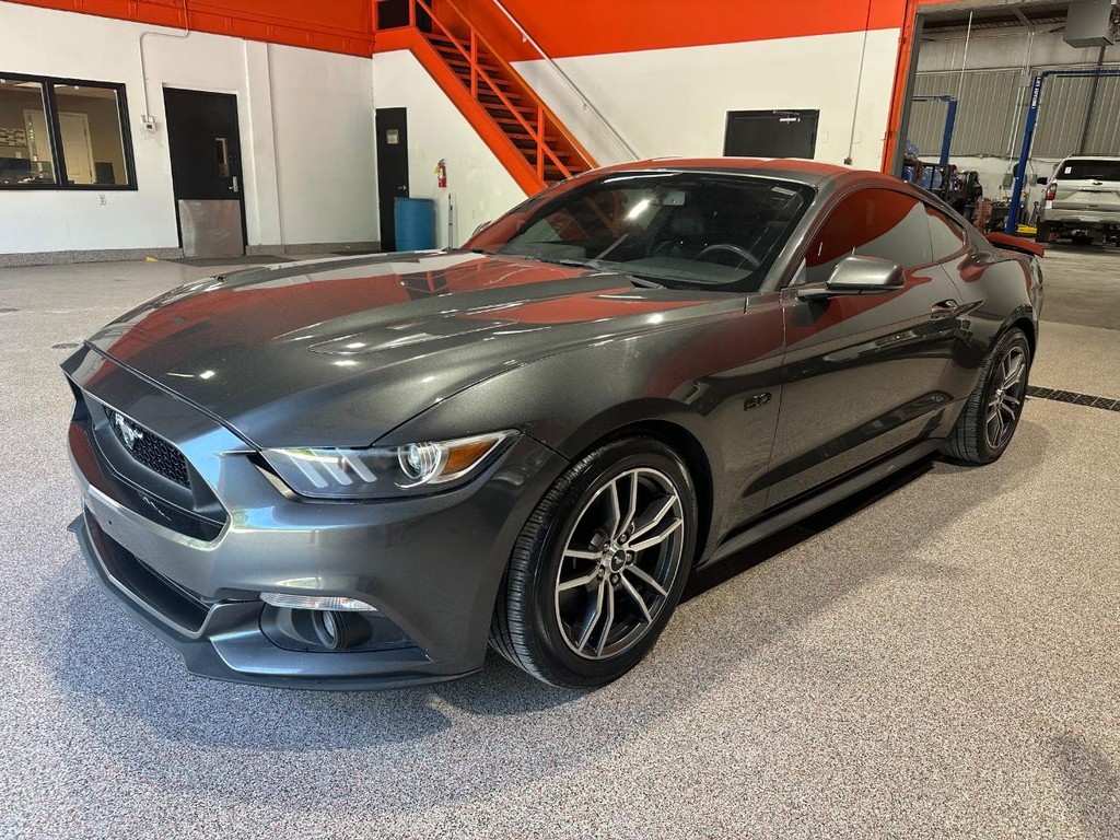 Ford Mustang Vehicle Full-screen Gallery Image 5