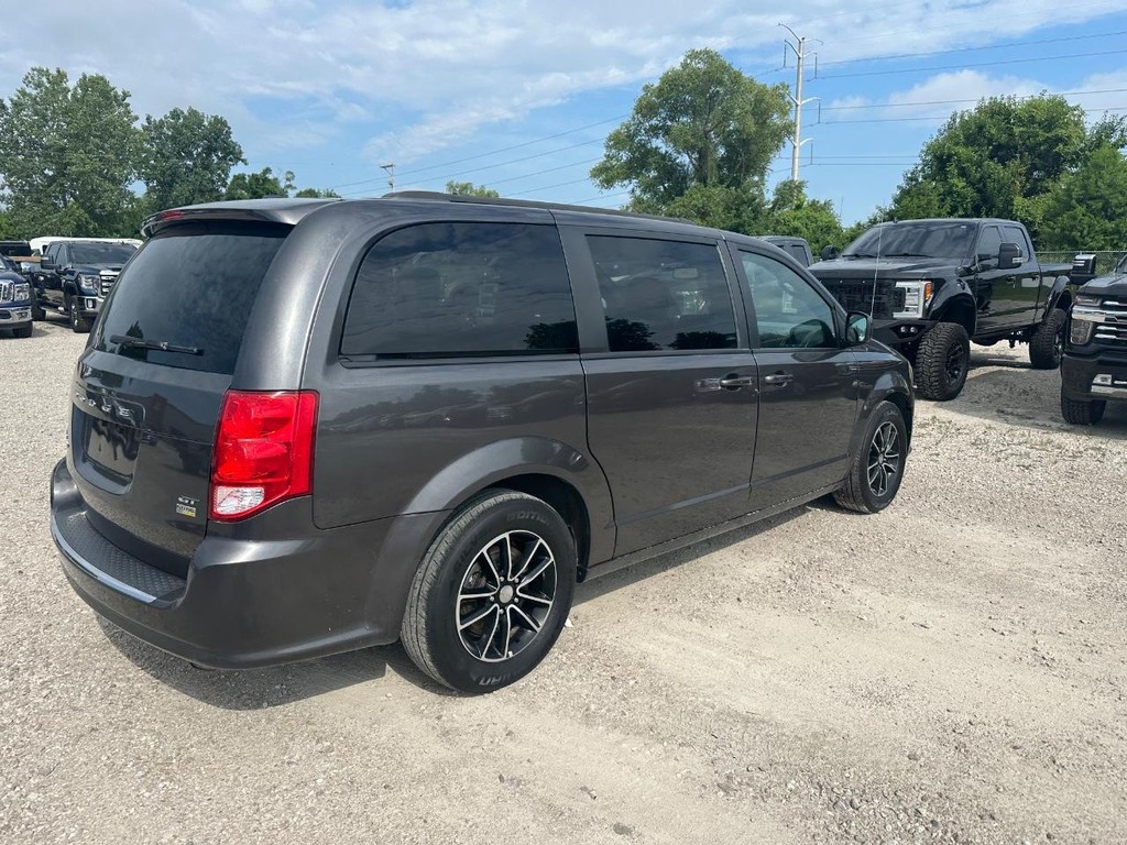 Dodge Grand Caravan Vehicle Full-screen Gallery Image 3