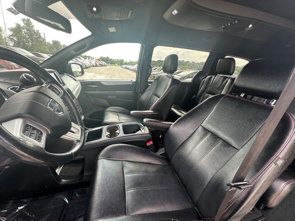 Dodge Grand Caravan Vehicle Full-screen Gallery Image 11