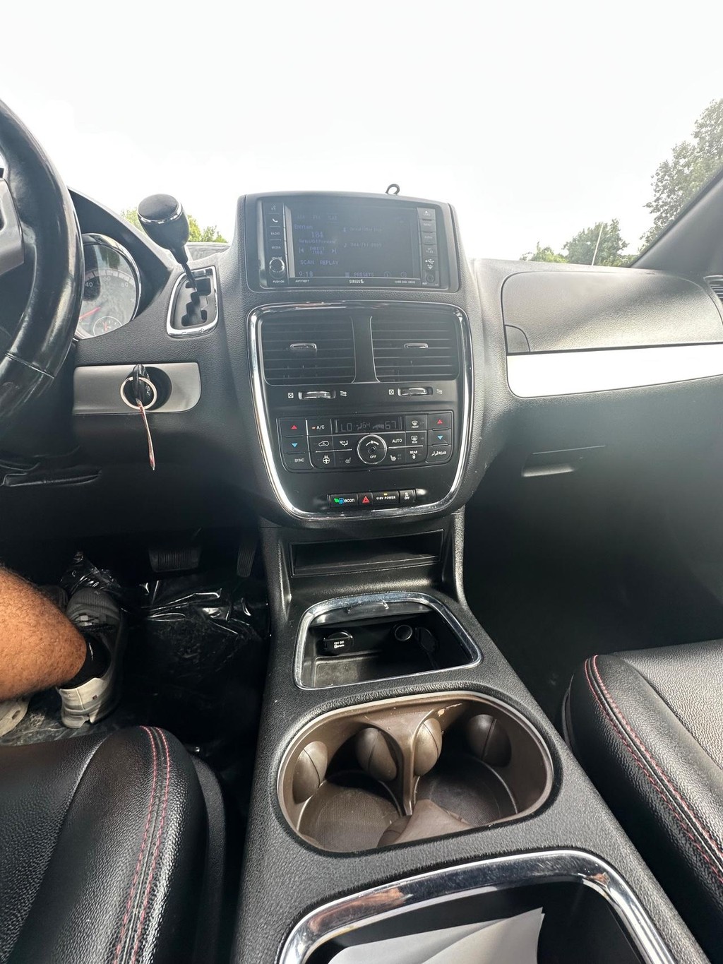 Dodge Grand Caravan Vehicle Full-screen Gallery Image 17