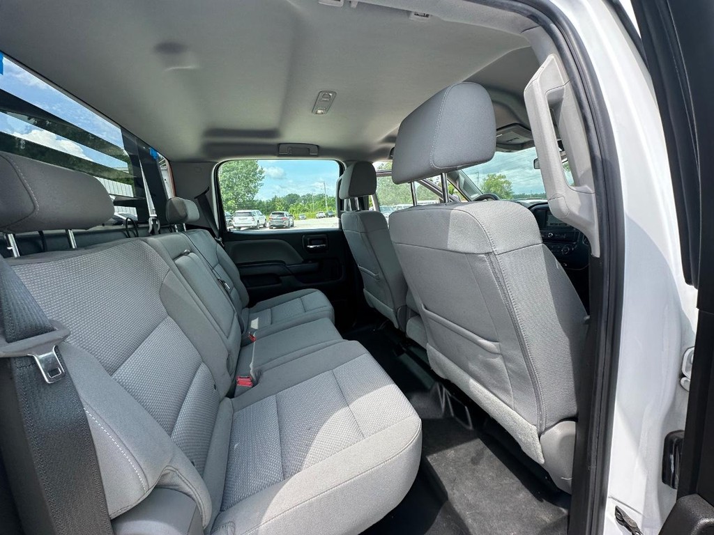 Chevrolet Silverado 3500HD Vehicle Full-screen Gallery Image 12