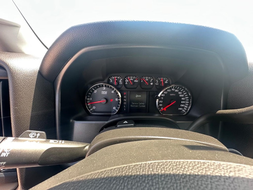 Chevrolet Silverado 3500HD Vehicle Full-screen Gallery Image 15