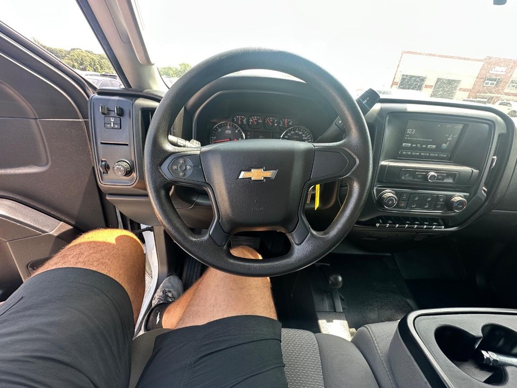 Chevrolet Silverado 3500HD Vehicle Full-screen Gallery Image 16