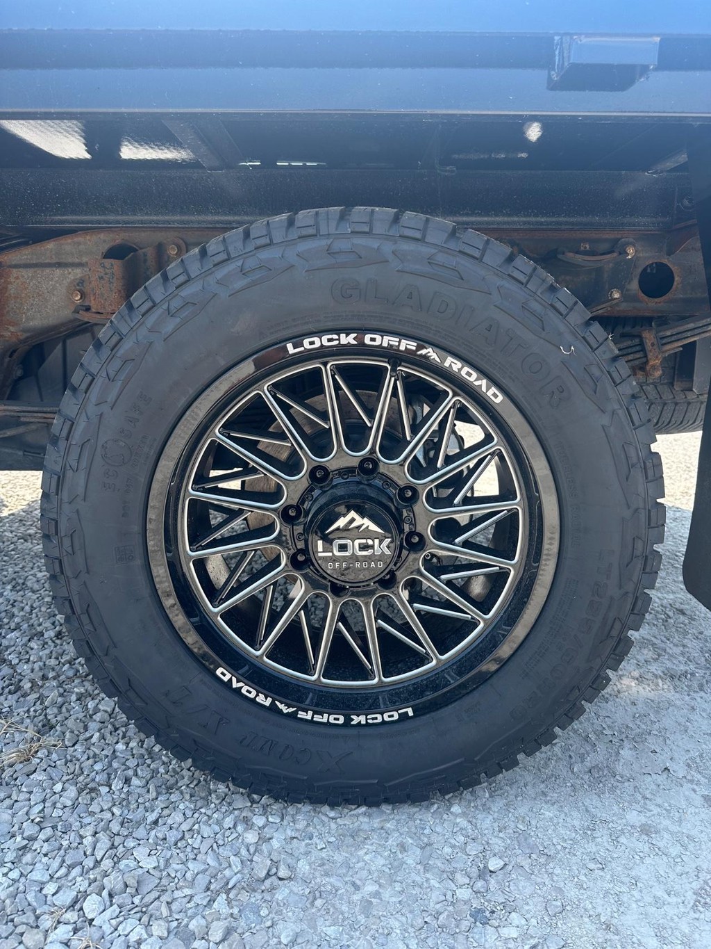 Chevrolet Silverado 3500HD Vehicle Full-screen Gallery Image 18