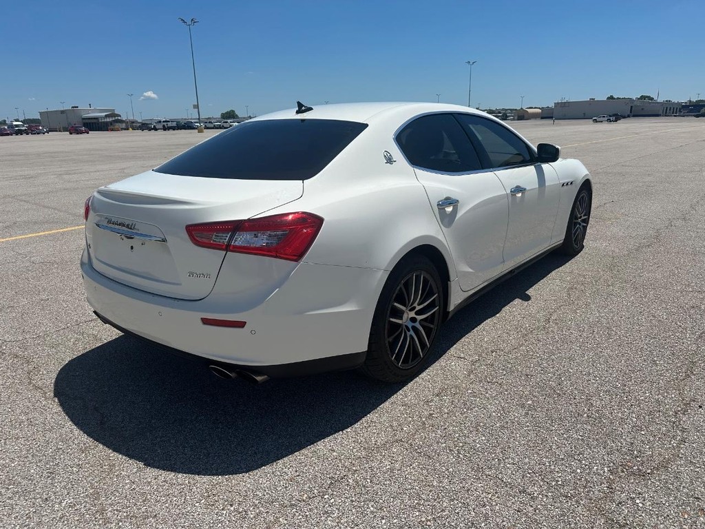 Maserati Ghibli Vehicle Full-screen Gallery Image 3