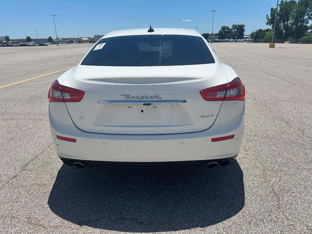 Maserati Ghibli Vehicle Full-screen Gallery Image 4