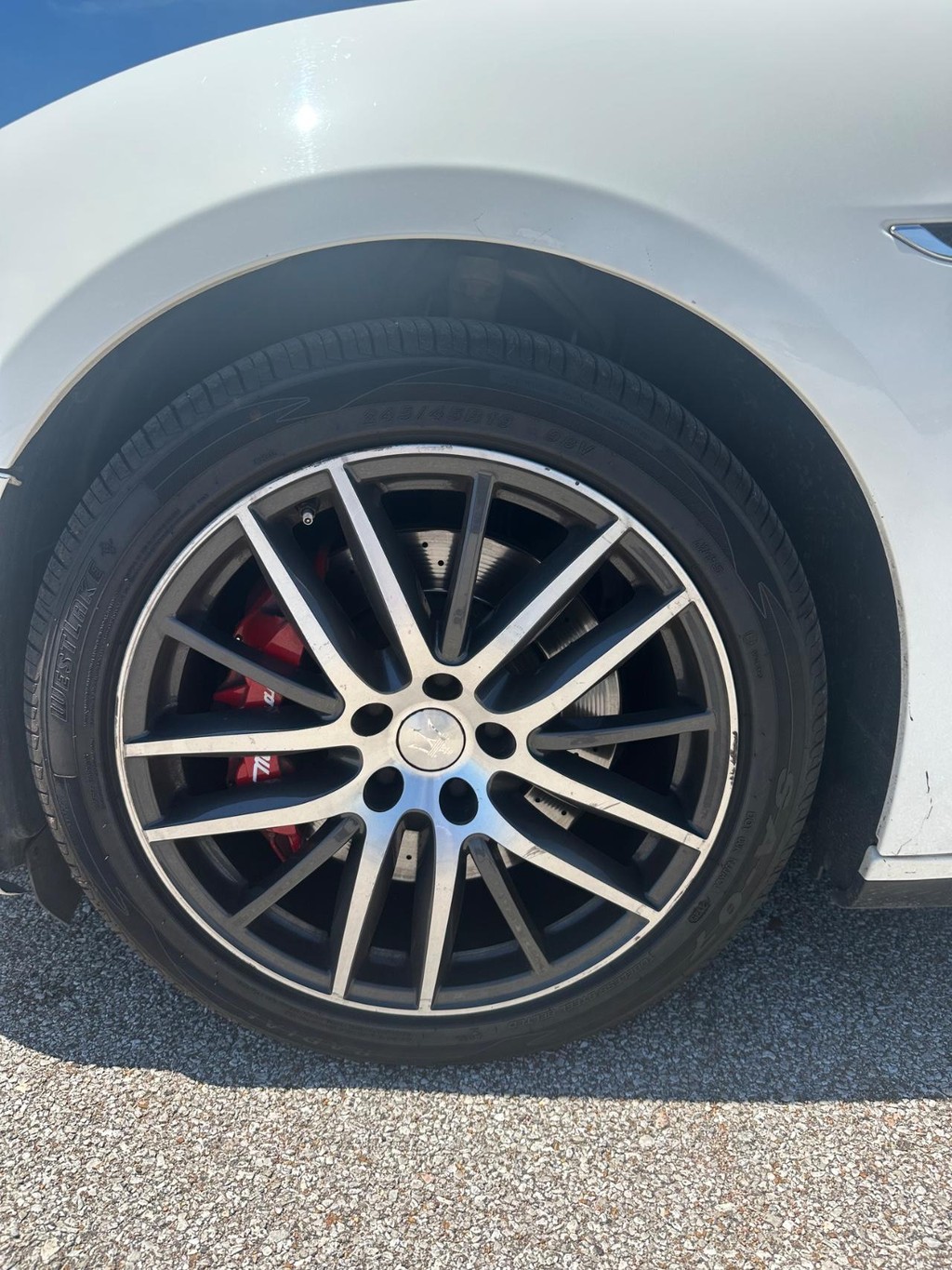 Maserati Ghibli Vehicle Full-screen Gallery Image 7
