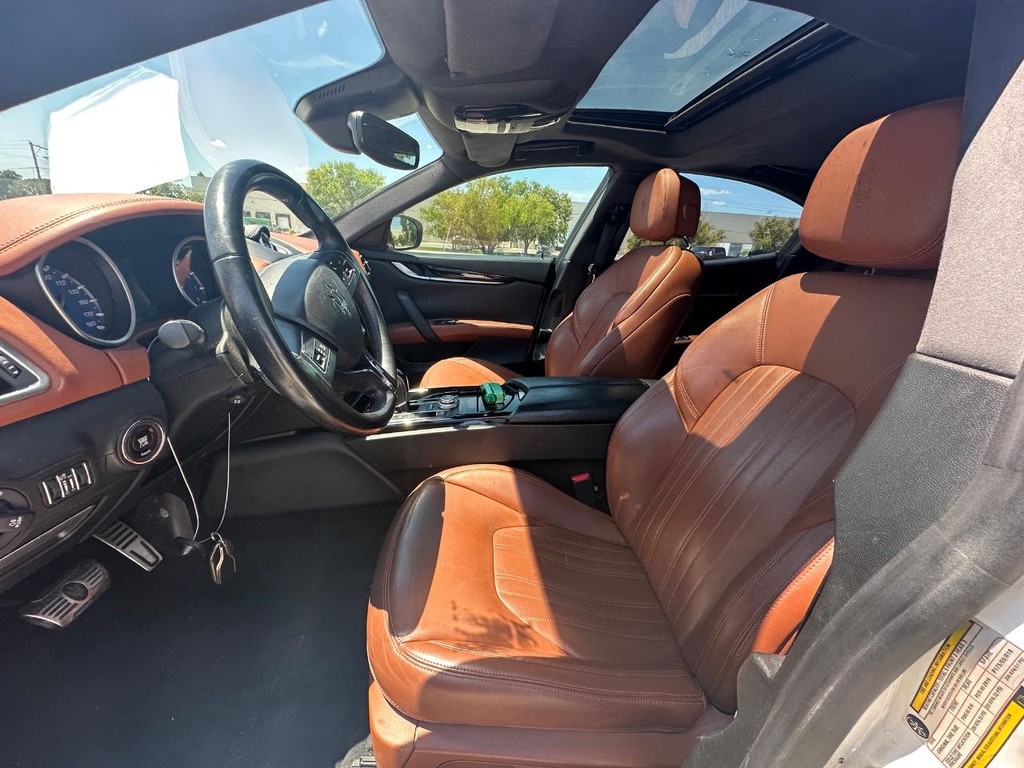 Maserati Ghibli Vehicle Full-screen Gallery Image 10