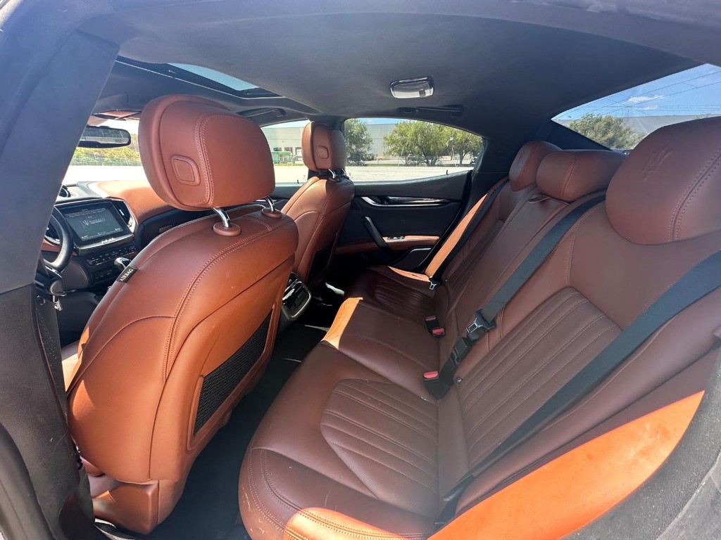 Maserati Ghibli Vehicle Full-screen Gallery Image 11