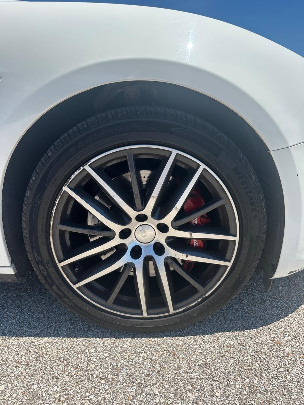 Maserati Ghibli Vehicle Full-screen Gallery Image 14