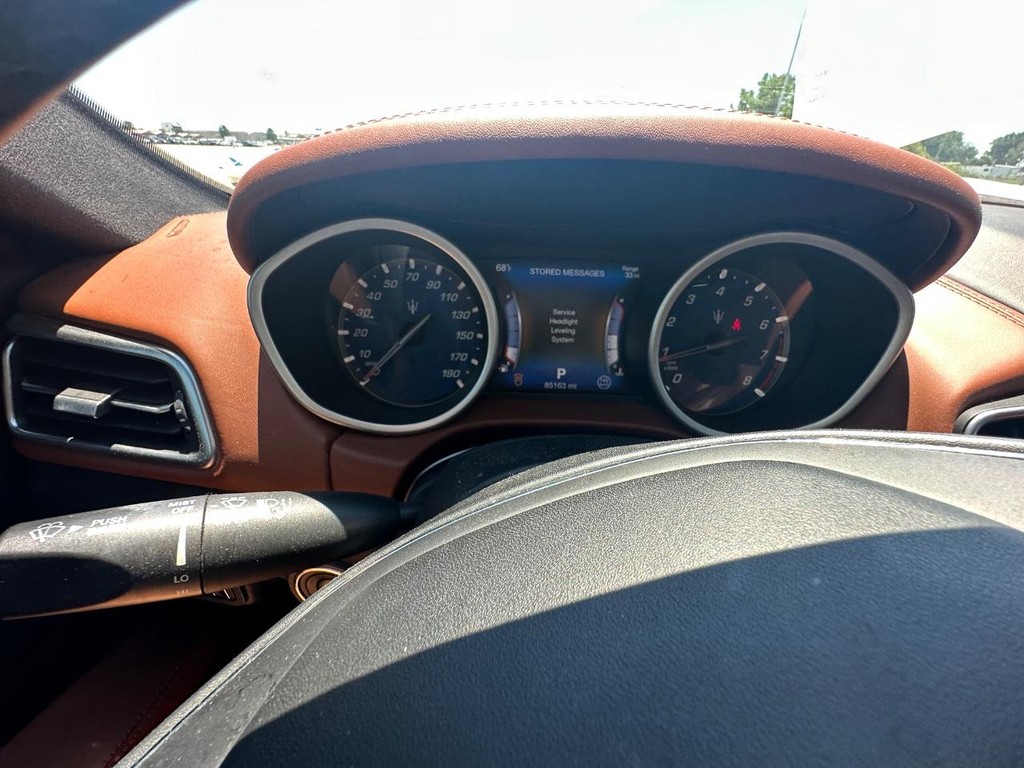 Maserati Ghibli Vehicle Full-screen Gallery Image 16