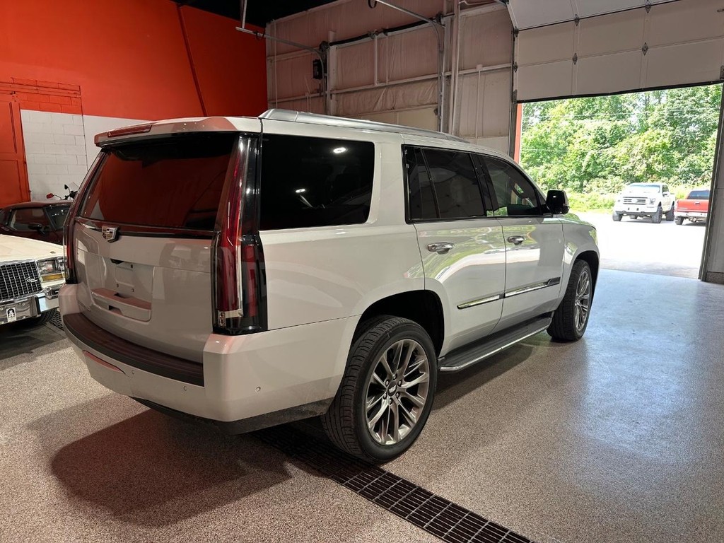Cadillac Escalade Vehicle Full-screen Gallery Image 03