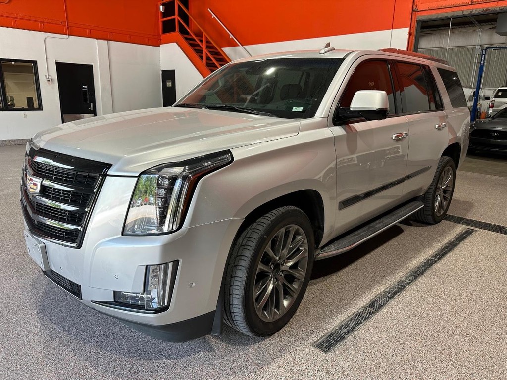 Cadillac Escalade Vehicle Full-screen Gallery Image 05