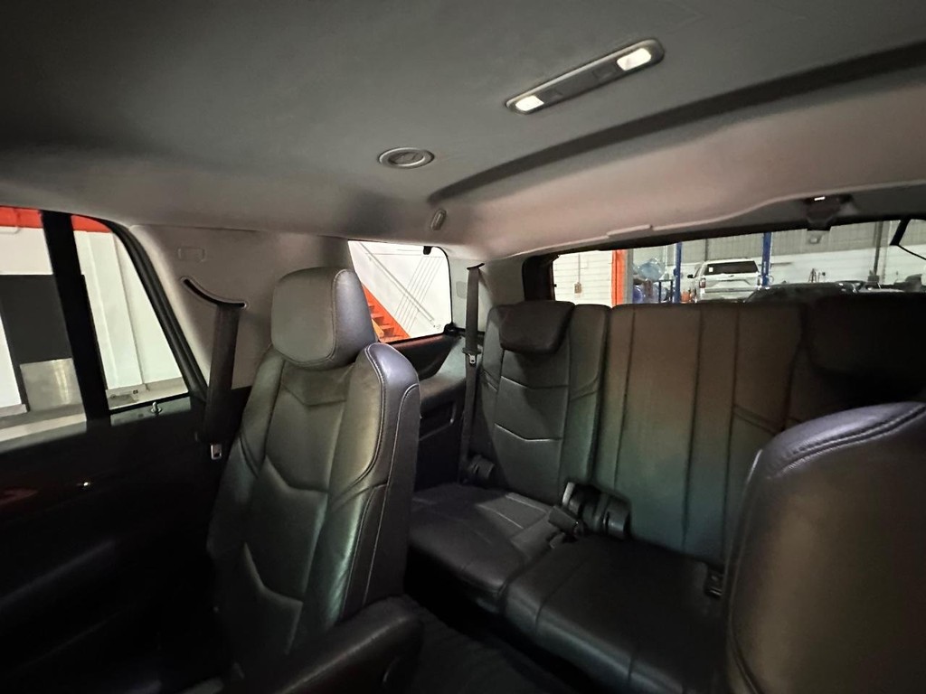 Cadillac Escalade Vehicle Full-screen Gallery Image 12
