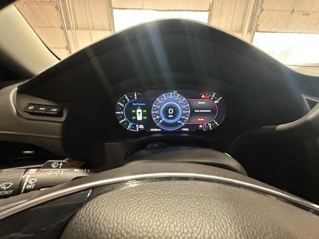 Cadillac Escalade Vehicle Full-screen Gallery Image 20