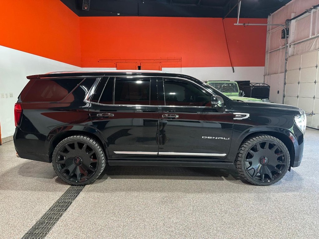 GMC Yukon Vehicle Full-screen Gallery Image 2