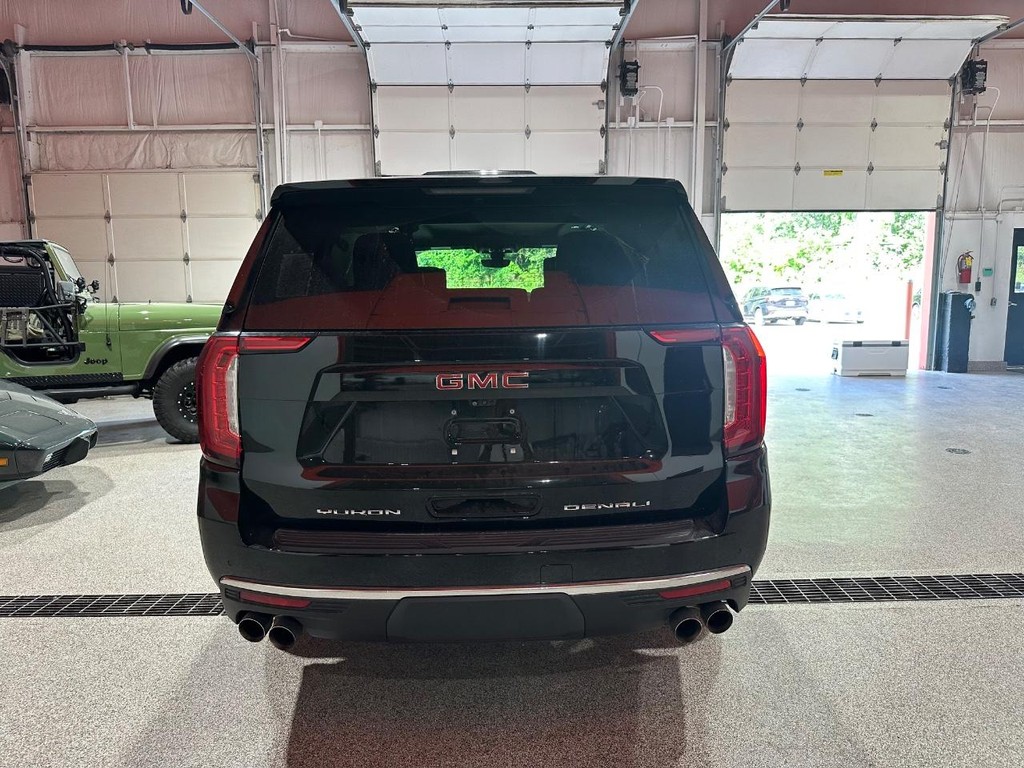 GMC Yukon Vehicle Full-screen Gallery Image 6