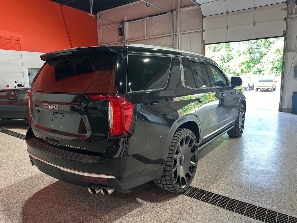 GMC Yukon Vehicle Full-screen Gallery Image 7