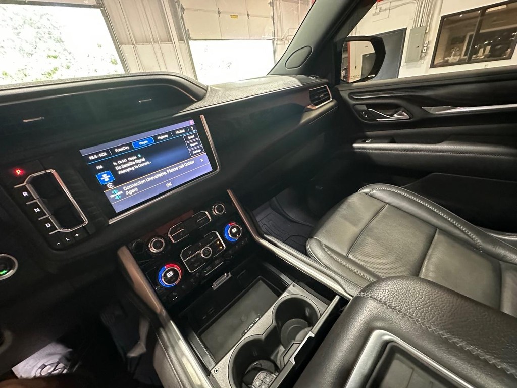 GMC Yukon Vehicle Full-screen Gallery Image 18