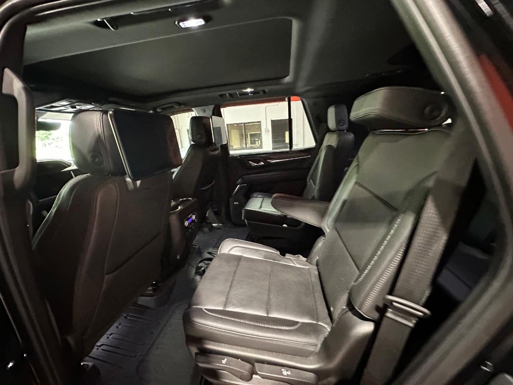 GMC Yukon Vehicle Full-screen Gallery Image 34