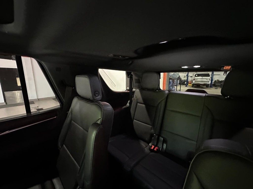 GMC Yukon Vehicle Full-screen Gallery Image 35