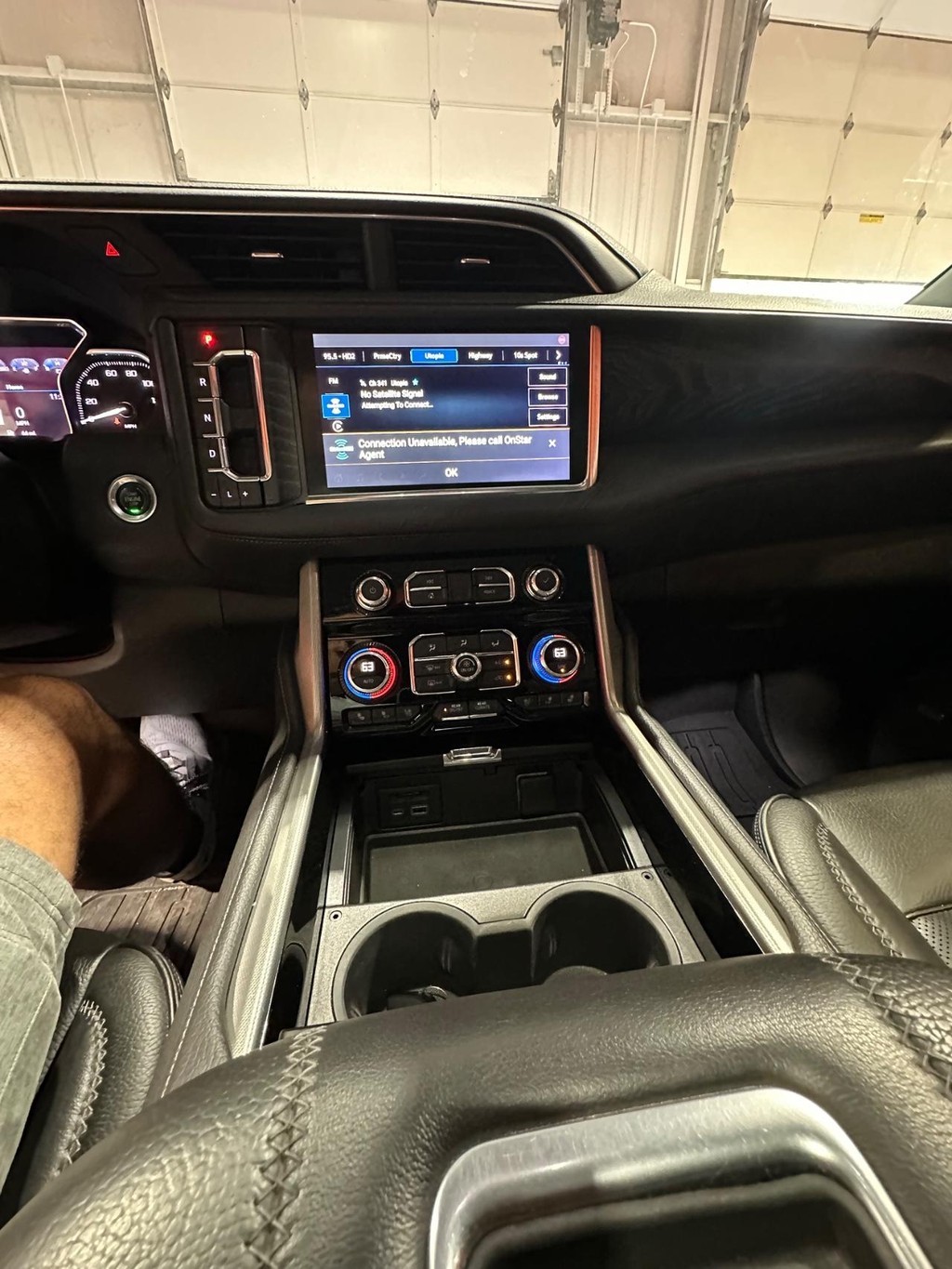 GMC Yukon Vehicle Full-screen Gallery Image 39