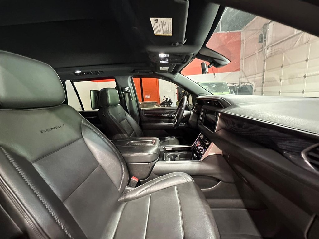 GMC Yukon Vehicle Full-screen Gallery Image 41