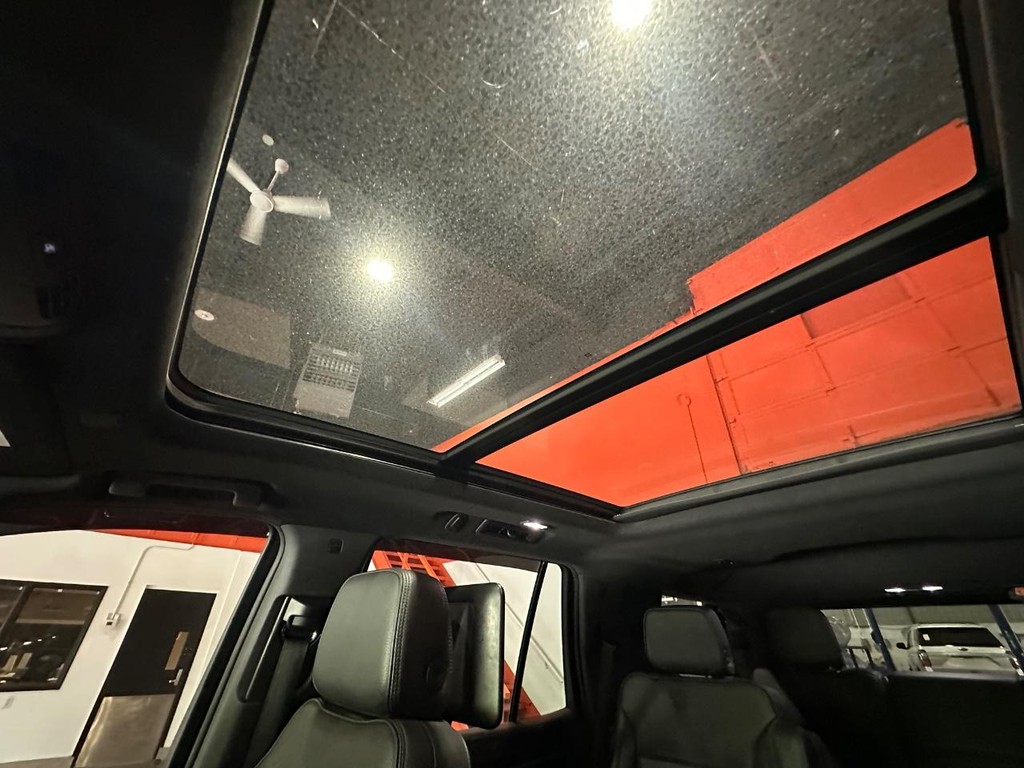 GMC Yukon Vehicle Full-screen Gallery Image 45