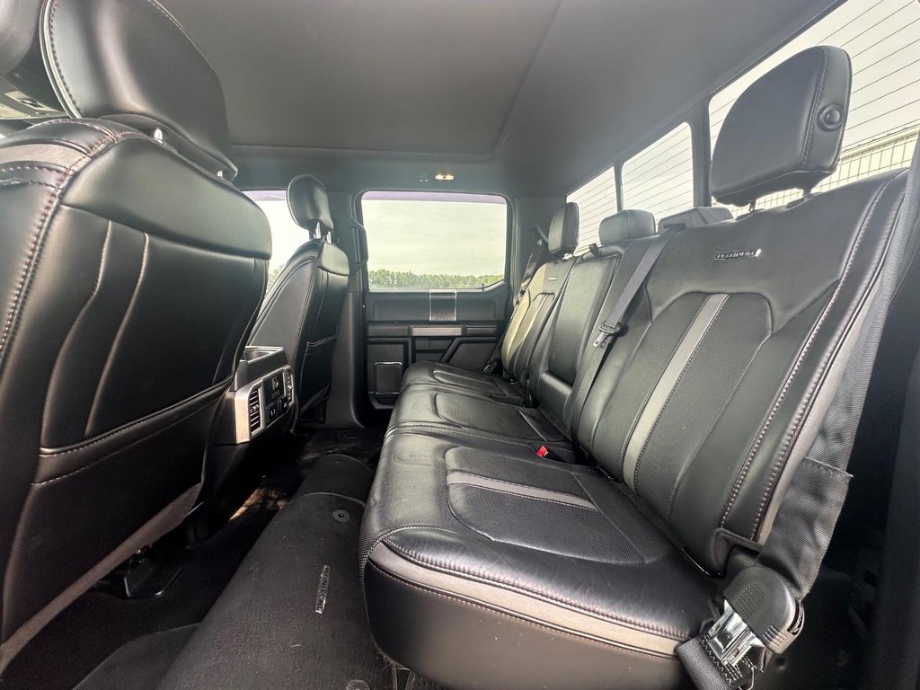 Ford F-150 Vehicle Full-screen Gallery Image 12