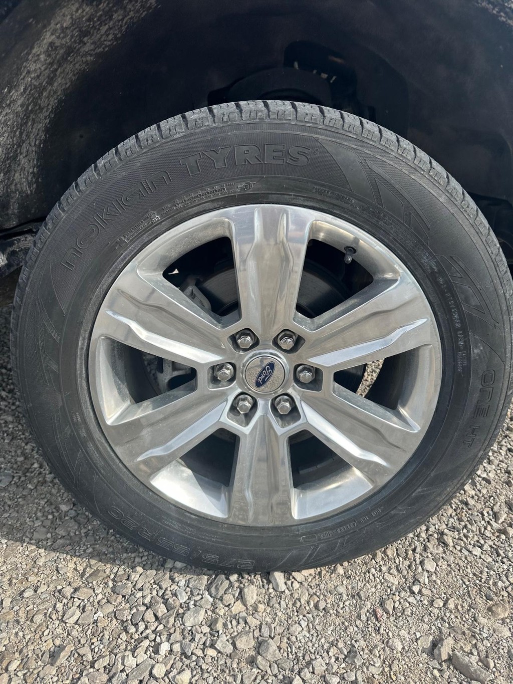 Ford F-150 Vehicle Full-screen Gallery Image 14