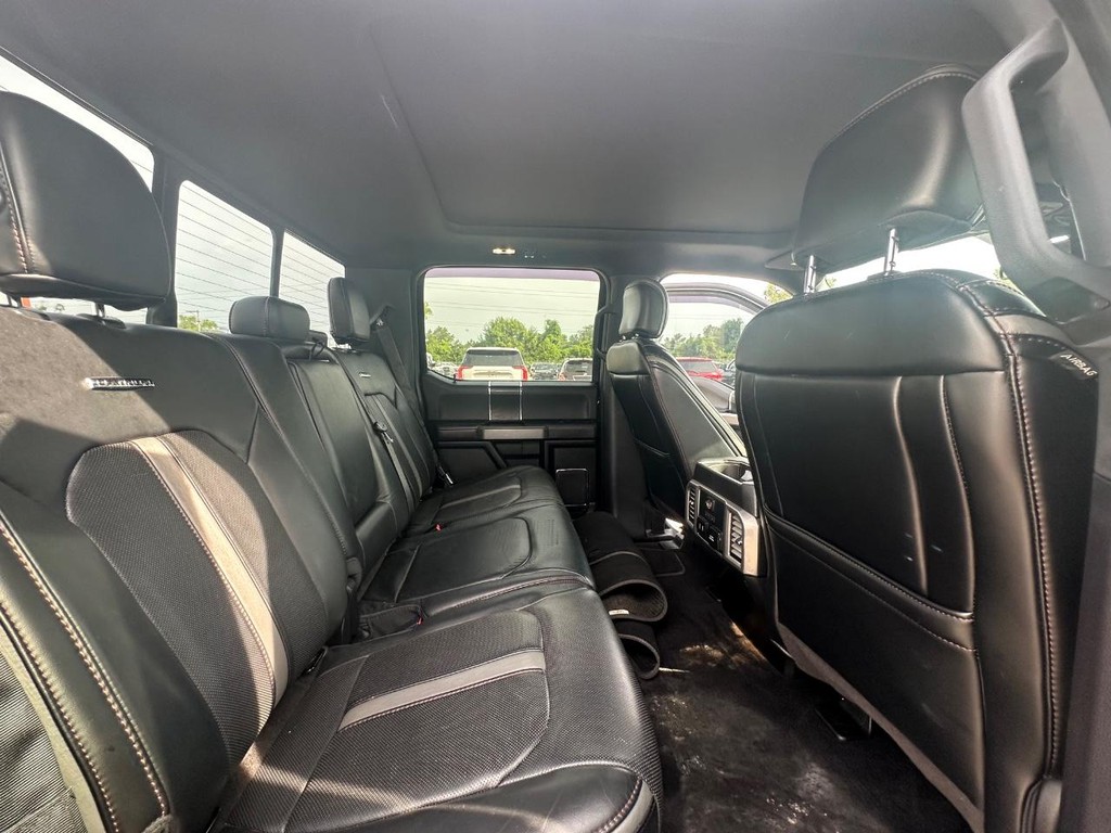 Ford F-150 Vehicle Full-screen Gallery Image 16