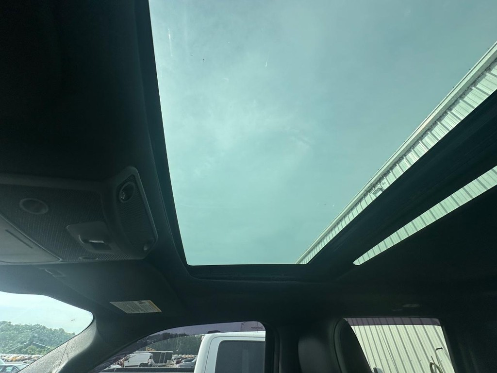 Ford F-150 Vehicle Full-screen Gallery Image 19