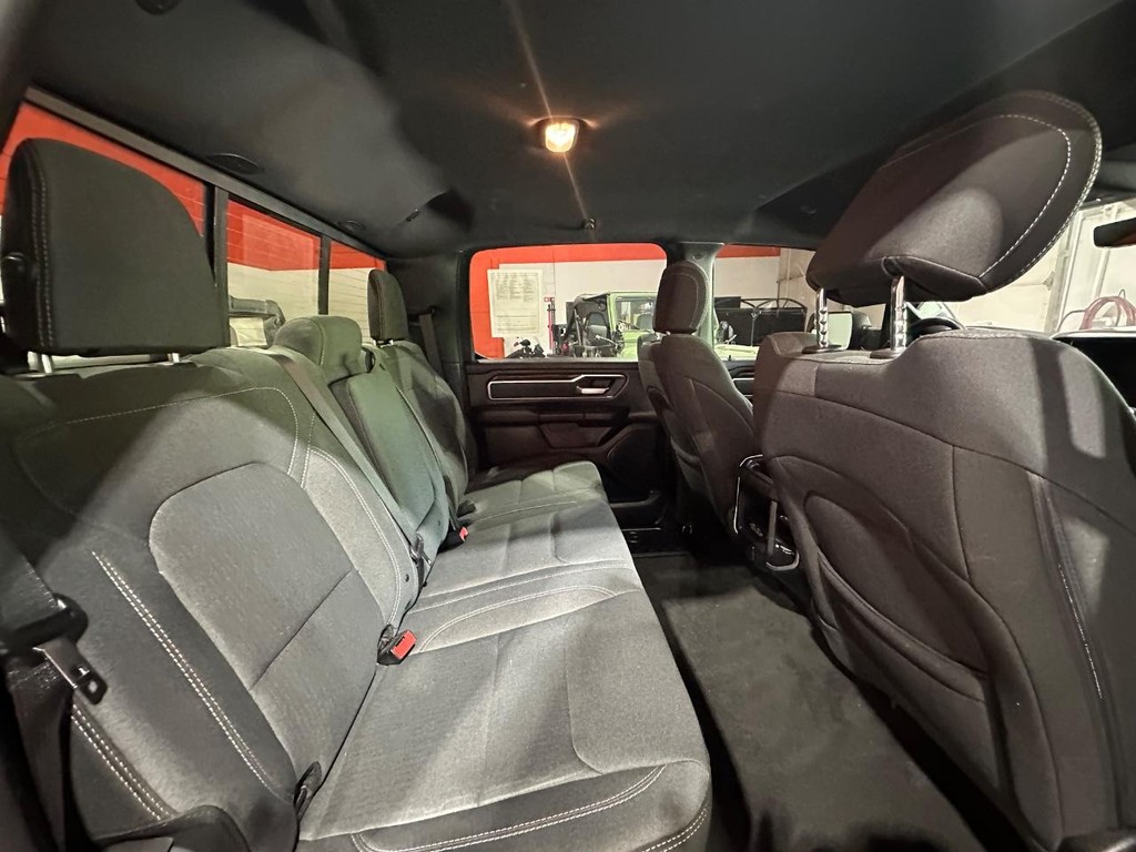 Ram 1500 Vehicle Full-screen Gallery Image 13