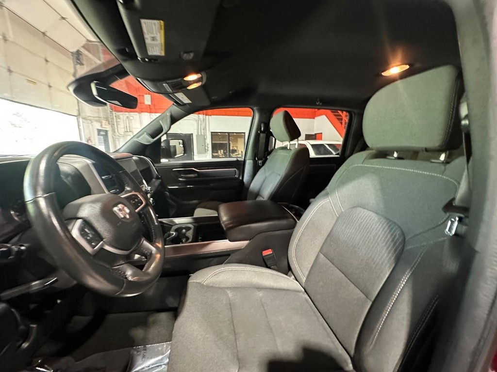 Ram 1500 Vehicle Full-screen Gallery Image 14