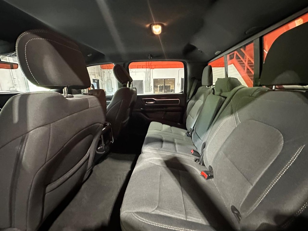 Ram 1500 Vehicle Full-screen Gallery Image 15