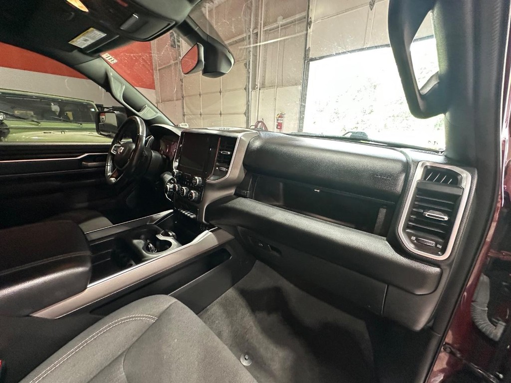 Ram 1500 Vehicle Full-screen Gallery Image 17