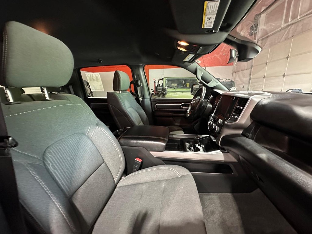 Ram 1500 Vehicle Full-screen Gallery Image 18