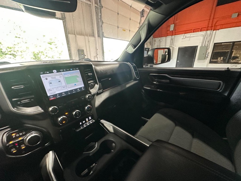 Ram 1500 Vehicle Full-screen Gallery Image 21