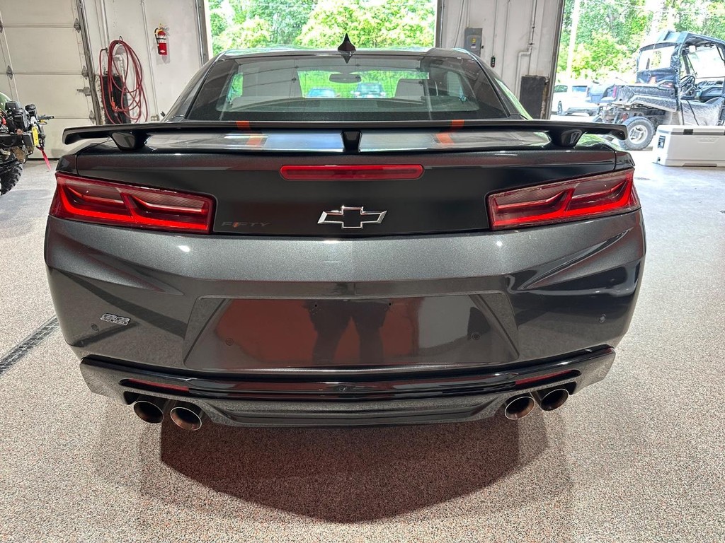 Chevrolet Camaro Vehicle Full-screen Gallery Image 04
