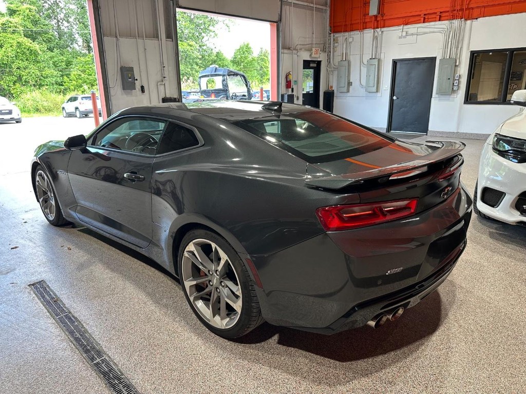 Chevrolet Camaro Vehicle Full-screen Gallery Image 05