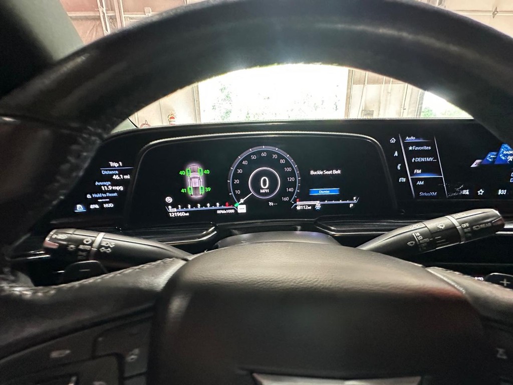 Cadillac Escalade ESV Vehicle Full-screen Gallery Image 22