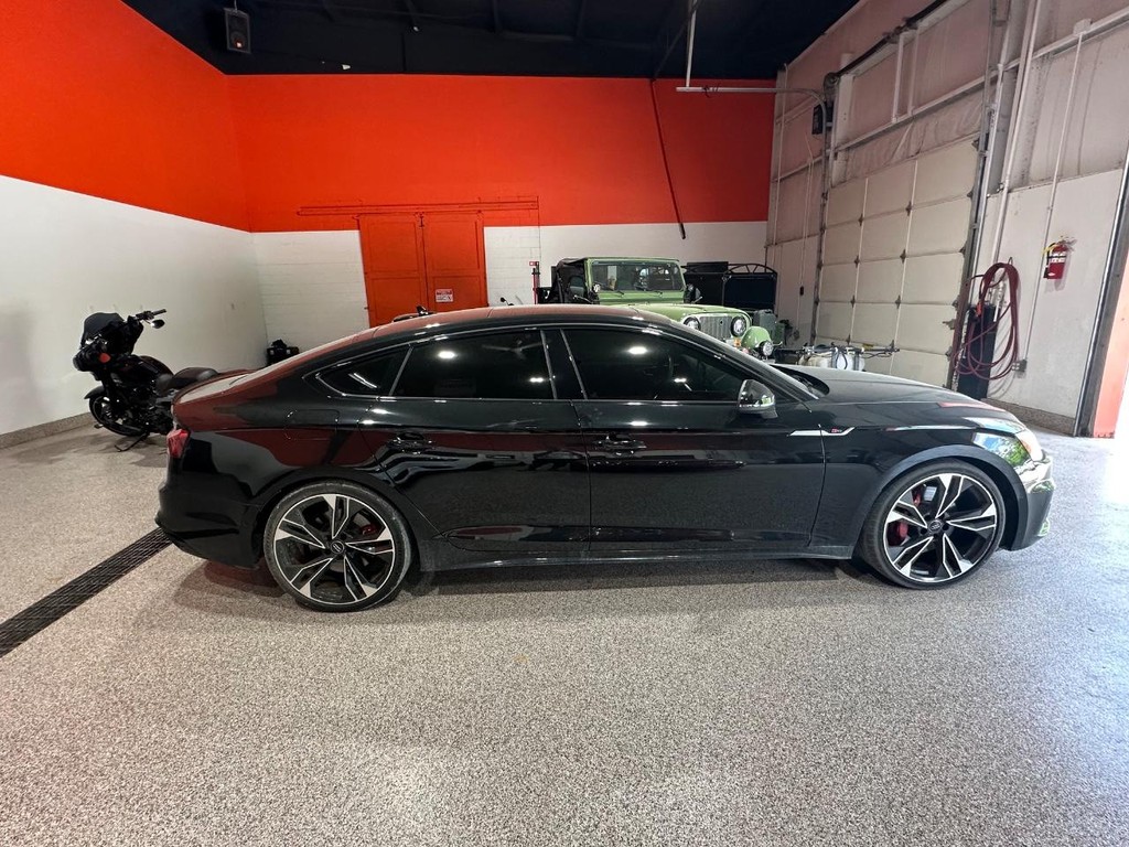 Audi S5 Sportback Vehicle Full-screen Gallery Image 2