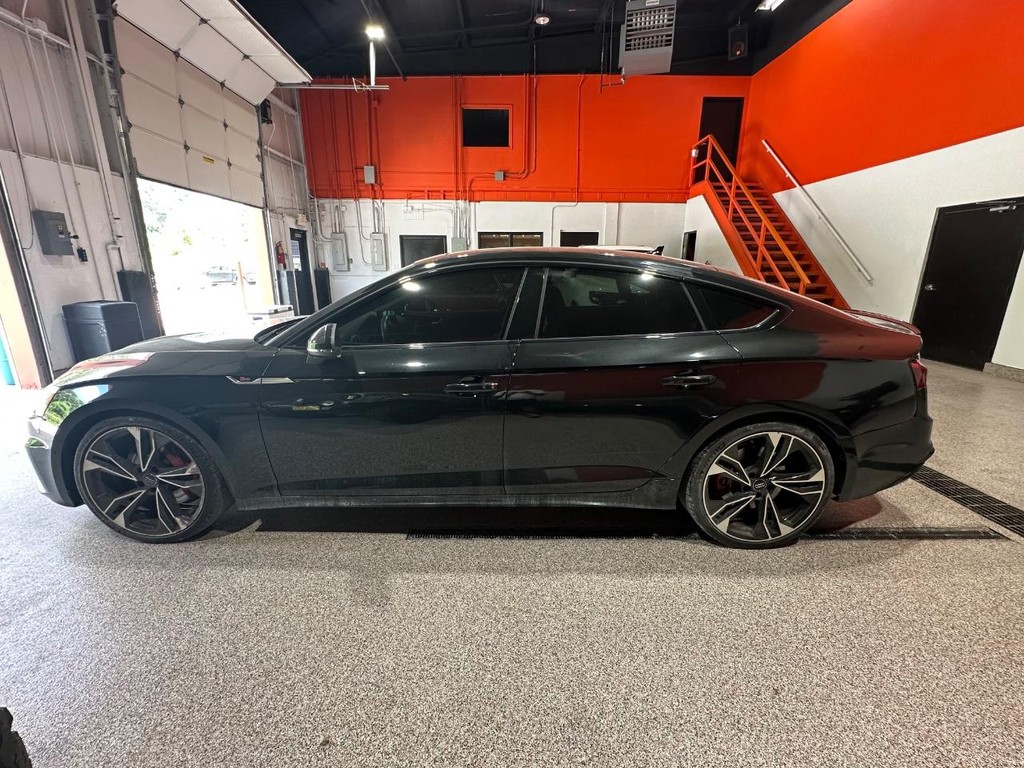 Audi S5 Sportback Vehicle Full-screen Gallery Image 4