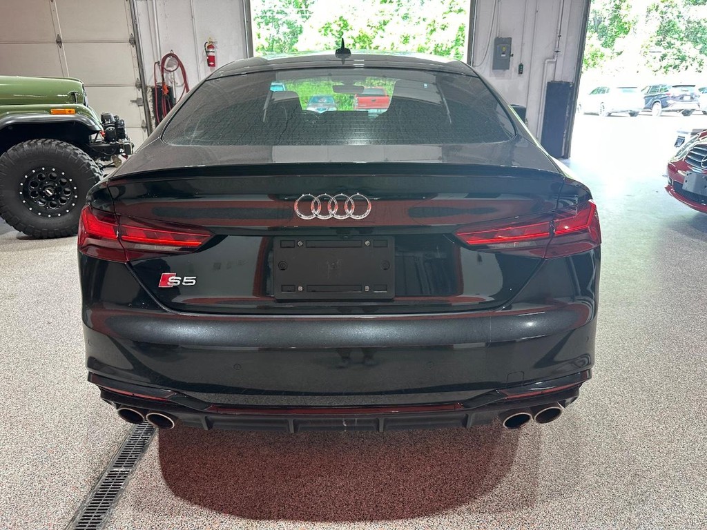 Audi S5 Sportback Vehicle Full-screen Gallery Image 6