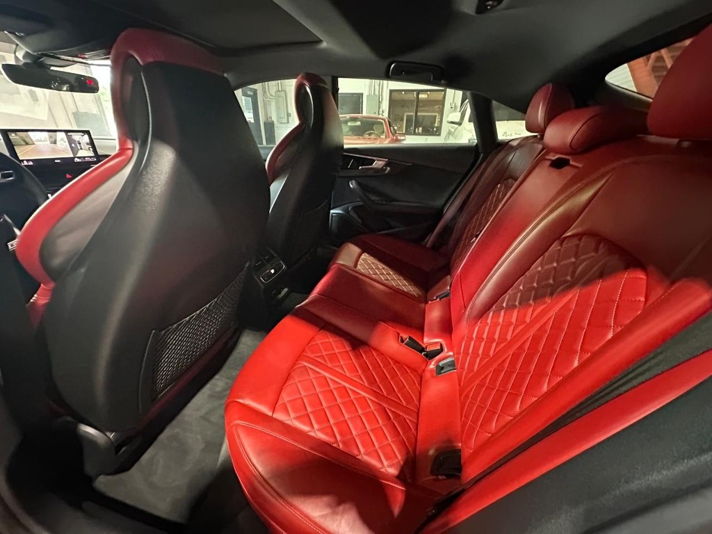 Audi S5 Sportback Vehicle Full-screen Gallery Image 11