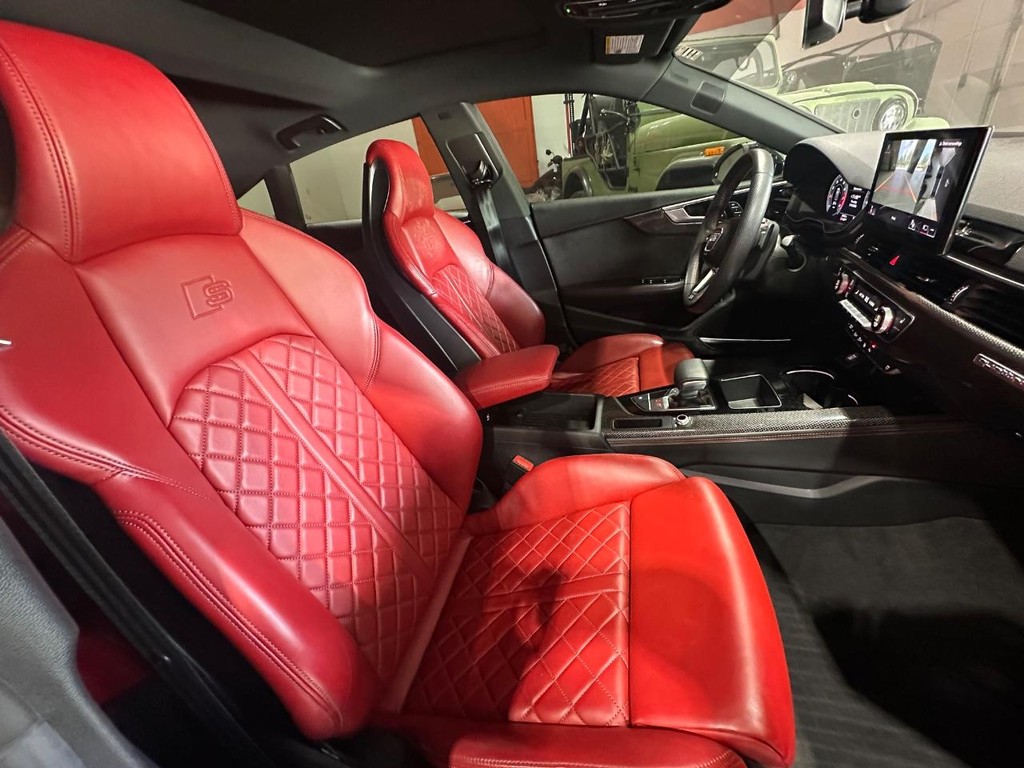 Audi S5 Sportback Vehicle Full-screen Gallery Image 16