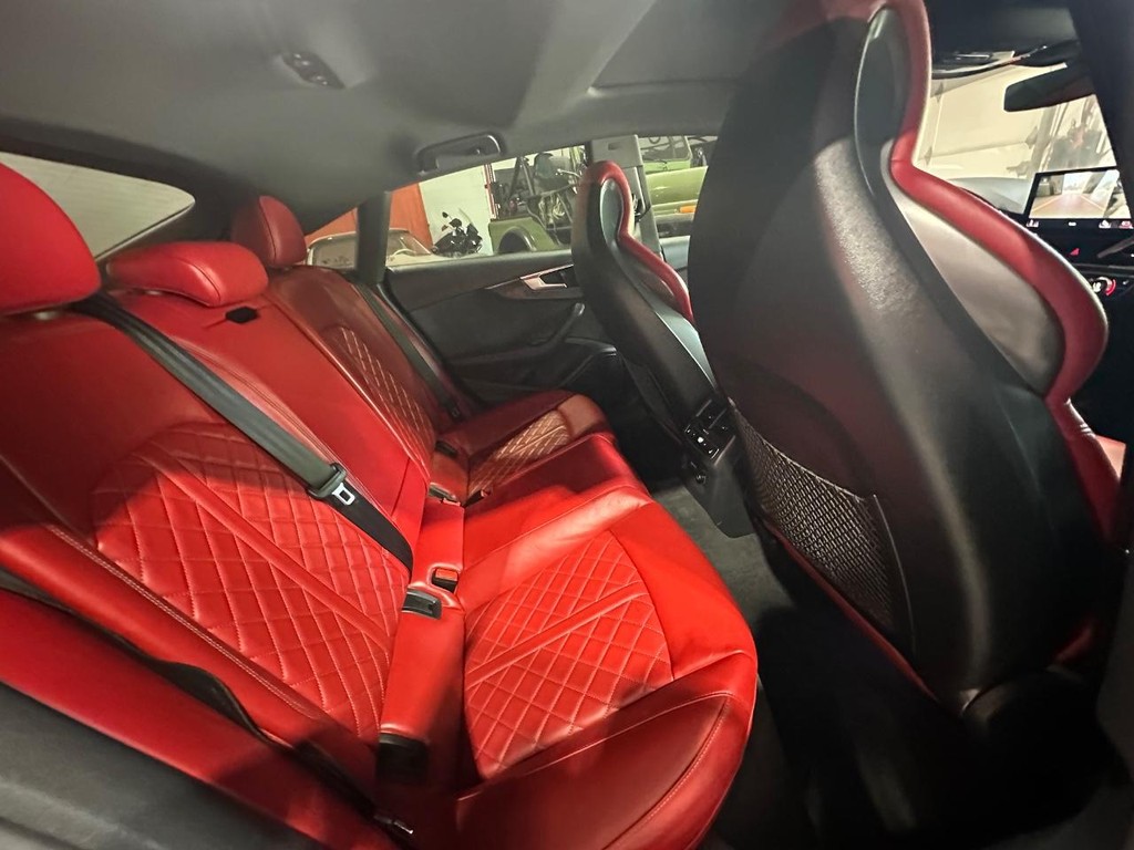 Audi S5 Sportback Vehicle Full-screen Gallery Image 17