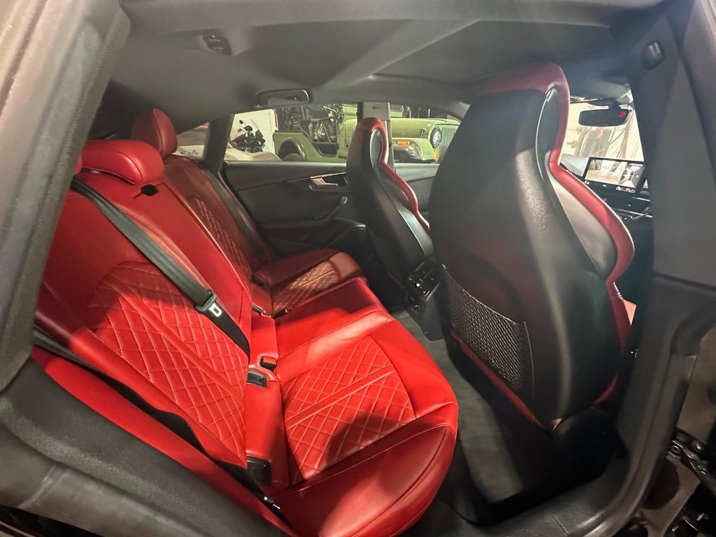 Audi S5 Sportback Vehicle Full-screen Gallery Image 18