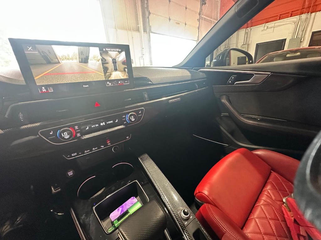 Audi S5 Sportback Vehicle Full-screen Gallery Image 20