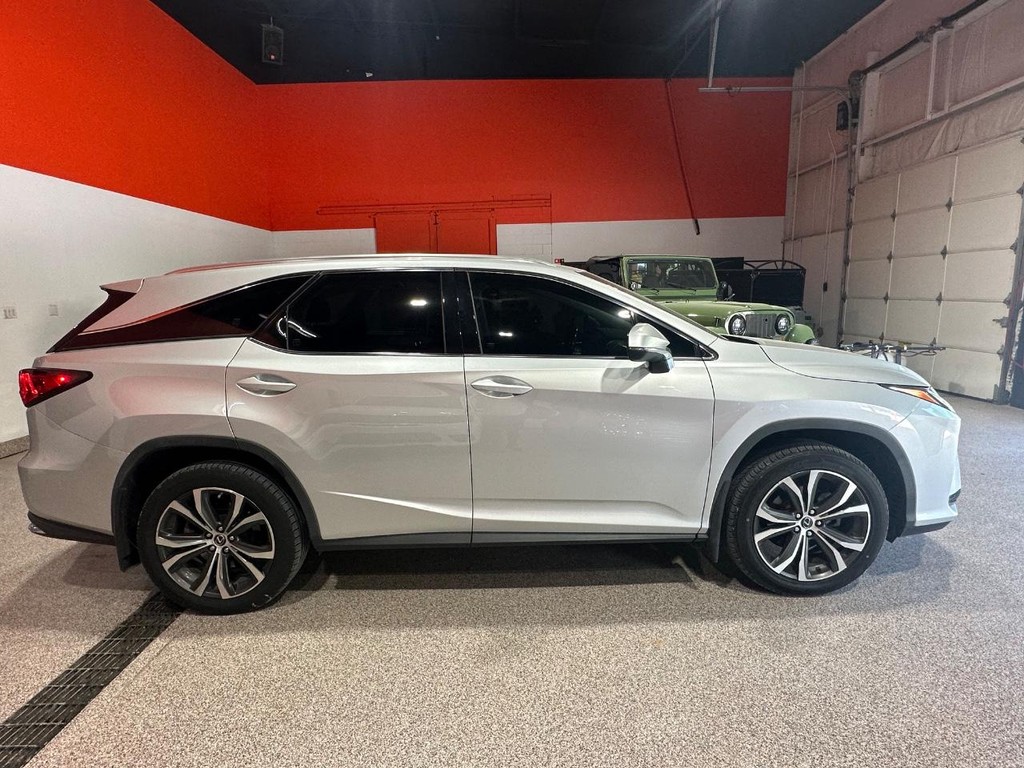 Lexus RX Vehicle Full-screen Gallery Image 2